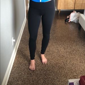 Black & purple reversible lululemon wunder unders